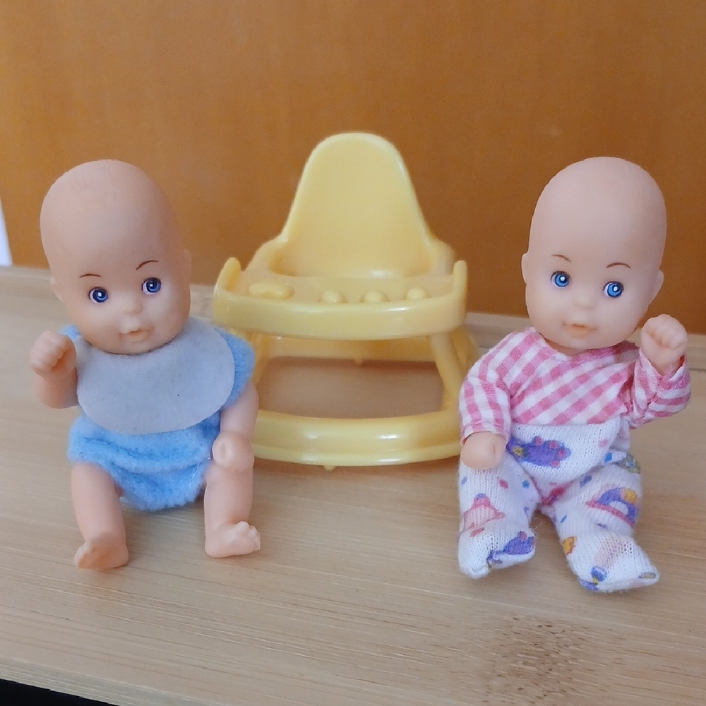 2 VTG Simbu Mini Jointed Baby Dolls with Walker